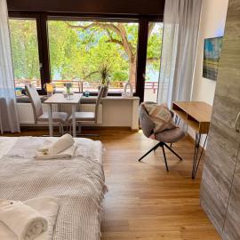 Uferglanz - Balcony, view, sparkling wine, snacks, hotell i Koblenz
