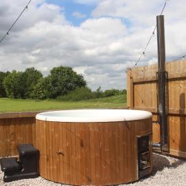 Peaceful Luxury Barn with Woodfired Hot Tub