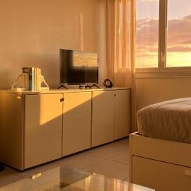 Studio Moderne à Dardilly Porte de Lyon Parking & Accès rapide Lyon, hôtel à Dardilly