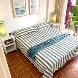 Beautiful Poolside Garden Apartment Spirit A95, hotel di Mojácar