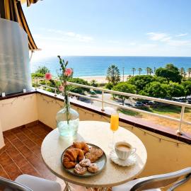 Apart. Pineda de Mar-Sea and mountains views
