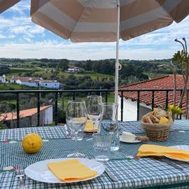 Varanda do Alqueva - Moradia T3 com Vista Panorâmica, BBQ e Praia Fluvial, hotel in Alqueva
