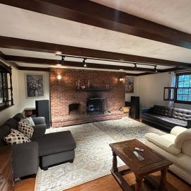 5 BDRS Farmhouse, Hiking, animals, Safari, Border, hotel u gradu 'Saint-Bernard-de-Lacolle'