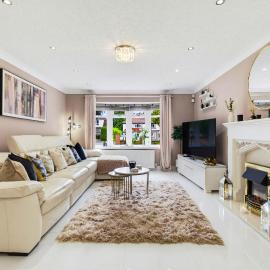 Spacious 4BR with Parking for Groups & Contractors, hotelli kohteessa Solihull