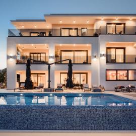 LUXURY VILLA MIKOLINA