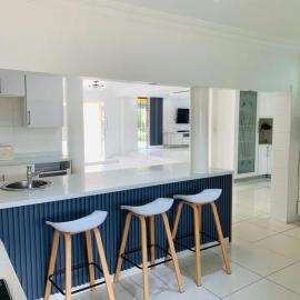 Monti's Villa Suites, hotel in Southgate