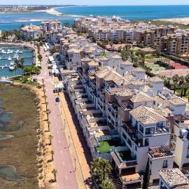 Marina View Apartment - Sleeps 4 - GRO01