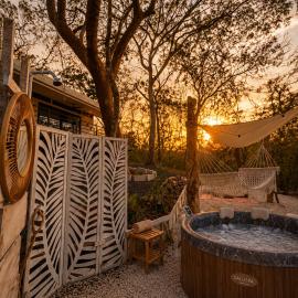 Casa Jungle Escape with private hot tub Near the Beach