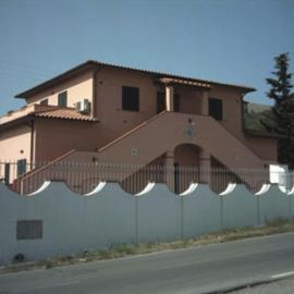 Appartamento in VILLA spazio esterno e posto auto, hotel in Rio nellʼElba