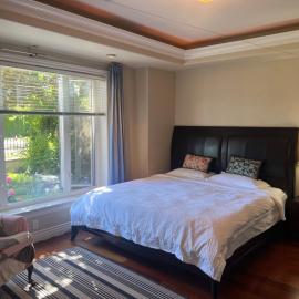 Two-bedroom lucky en-suite with private entrance and bathroom in close to YVR Richmond, Hotel in Richmond