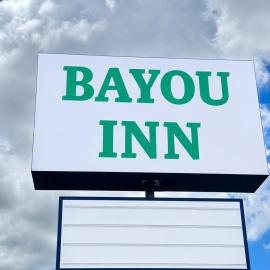 Bayou Inn、Jenningsのホテル