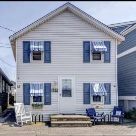 Cottage Steps from the Beach!