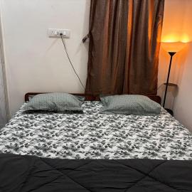 Private Terrace 1BHK in Narsingi Relax, Unwind & Enjoy、Gundipetのホテル