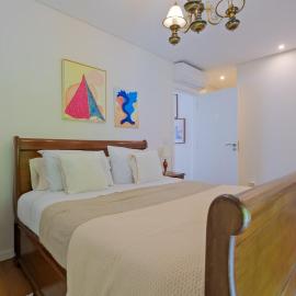 Elegant Guest Room with Hot Tub Full Shared Home