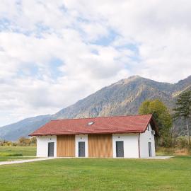 Soca River Resort - Riverside Apartments, hotelli kohteessa Tolmin