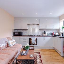 Stylish 2-Bed Bungalow Royal Oldham Hospital