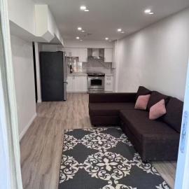 Beautiful Cozy Walkout Basement Apartment