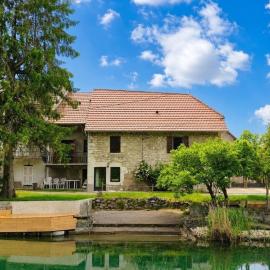Les Granges du Canal, maison familiale les pieds dans l'eau