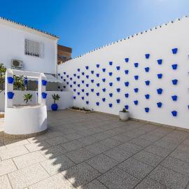 Casa Angela-Steps from Málaga Best Beach, hotel en El Morche