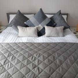 Modern Chester appartment, free parking, garden views, close to city centre