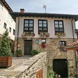 Apartamentos Casa de la Abuela, хотел в Потес