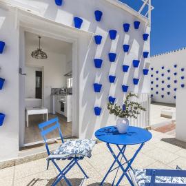 Casa Azul - Beach Studio with Patio & Beach Access