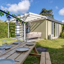 Vrijstaande bungalow met grote privé tuin dichtbij Veerse meer, hotel a Kortgene