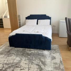 Elegant Coastal Room Steps From The Beach, hotel in Bexhill