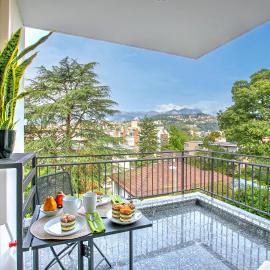 Casa Collina with Terrace & View - Happy Rentals