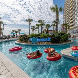 NEW Oceanfront Resort Condo Pool Beach, hotel in Daytona Beach