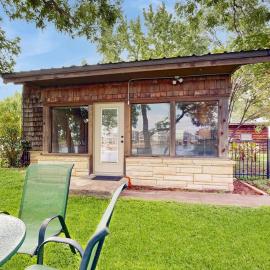 Classic Lakefront Cottage with Private Dock, Lovely Lake View, Backyard & WiFi
