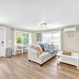Walk to Siesta Key Beach and Village, Pool, Dock, Game Room, хотел в Сиеста Кий