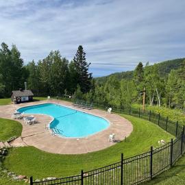 Ski-In/Ski-Out Condo at Lutsen Mtn | Pool, Hot Tub, хотел в Лутсен