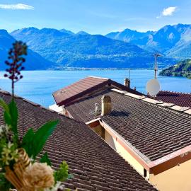 Piccolo Borgo vista lago di Como by Gottschalk