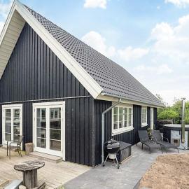 4 star holiday home in Ranum โรงแรมในรานุม