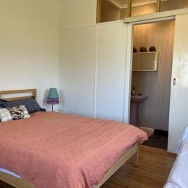 1 Bedroom Flat with Private Kitchen & Ensuite