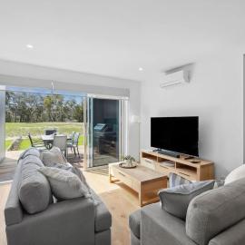 Coastal Retreat on the Golf Course, hotel u gradu Anglsi
