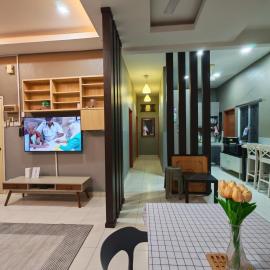 Cozy 4BR Homestay Near KLIA & SIC, hotel di Labu New Village