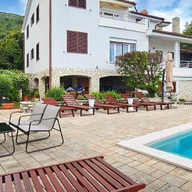 Apartment Ravni V