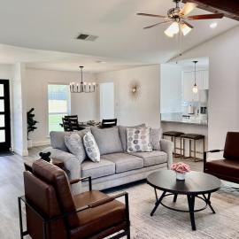 Comfortable Home Near Lake, Dining & Shooping