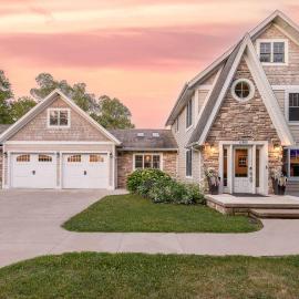 Kings Landing by Simple Life Rentals