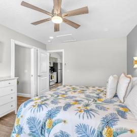 Walk to Siesta Key Beach and Village w Pool