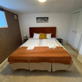 2BR Generouse Living Room IR Sauna 3 min Central Station, hotel u gradu 'Stavanger'