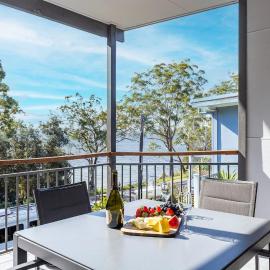 Baggies On Dutchies, 9 Burbong Street - Large pet friendly house with spectacular waterviews, Wi-Fi and air con