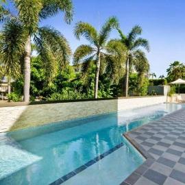 Luxury 2 BR North Ward