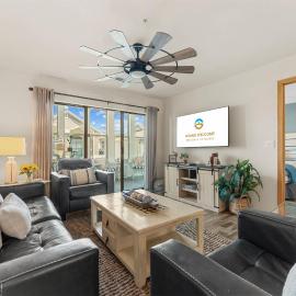 Emerald Bay Escape with Sunroom, hotel in Hollister