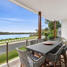 Currimundi Lake House, hotel in Kawana Waters