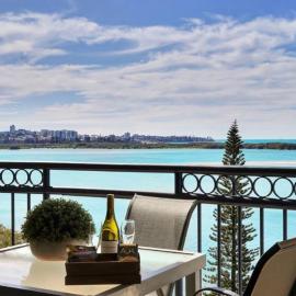 #812 Ramada Resort, Beachfront, Hotel in Golden Beach