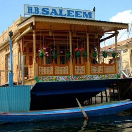 Houseboat Saleem, хотел в Dal Lake