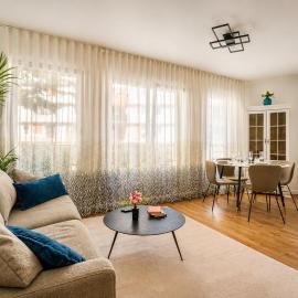 Paris - 5 Min Walk to Metro - Sleeps 6, hotell i Clichy